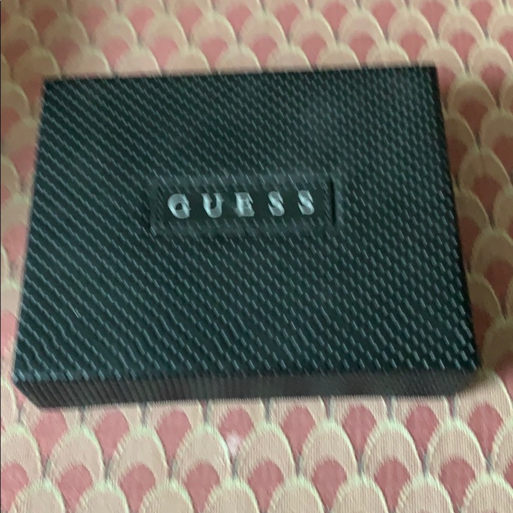 Guess Passcase  Wallet